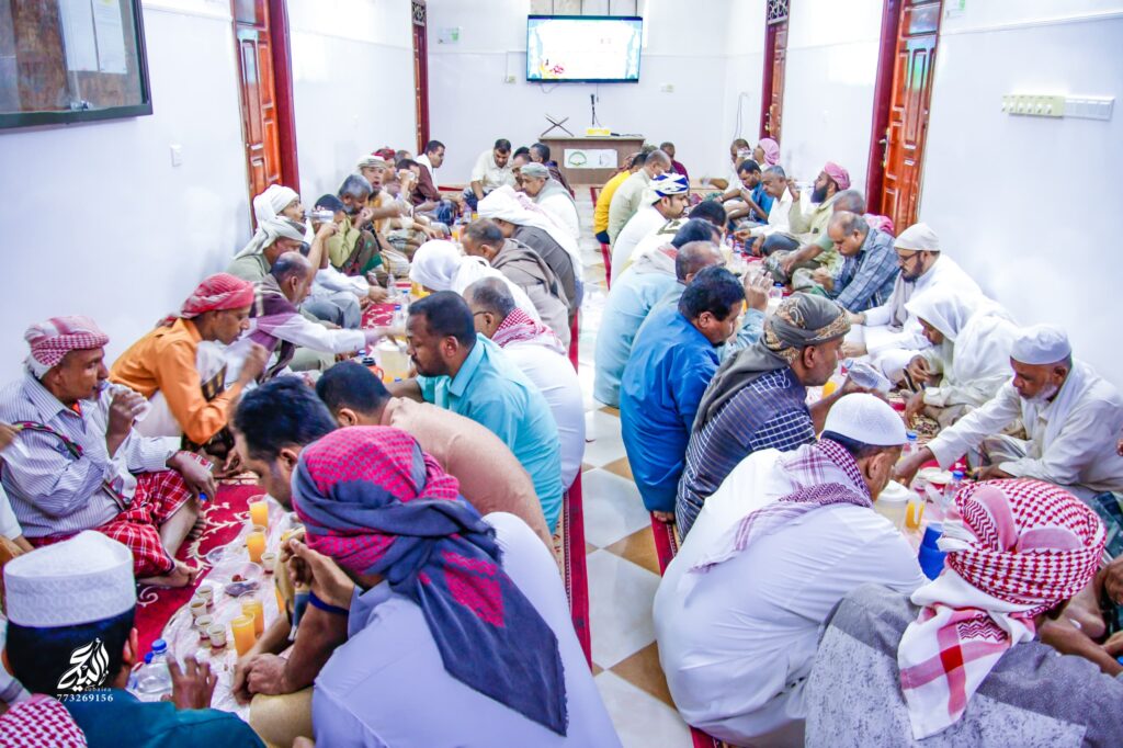 في مجلسٍ قُرآني مَهيب وأجواءٍ روحانيةٍ سادها التعطشُ للارتواءٍ من موائدٍ الرحمن ..مركز تاج الوقار النموذجي بتاربة يقيم إفطاره السنوي ويحتفي بتخريج كوكبة جديدة من حفاظ كتاب الله تعالى في ليلة رمضانية قرآنية بامتياز في مجلسٍ قُرآني مَهيب وأجواءٍ روحانيةٍ سادها التعطشُ للارتواءٍ من موائدٍ الرحمن ..مركز تاج الوقار النموذجي بتاربة يقيم إفطاره السنوي ويحتفي بتخريج كوكبة جديدة من حفاظ كتاب الله تعالى في ليلة رمضانية قرآنية بامتياز