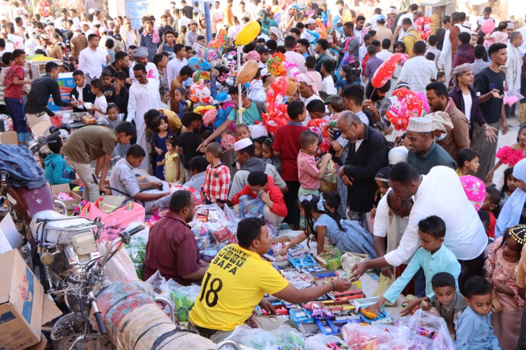 ثمانية مساجد بمدينة سيئون يحتفلن بختاميها ليلة النصف من رمضان وختم مسجد باعلوي انموذج ثمانية مساجد بمدينة سيئون يحتفلن بختاميها ليلة النصف من رمضان وختم مسجد باعلوي انموذج
