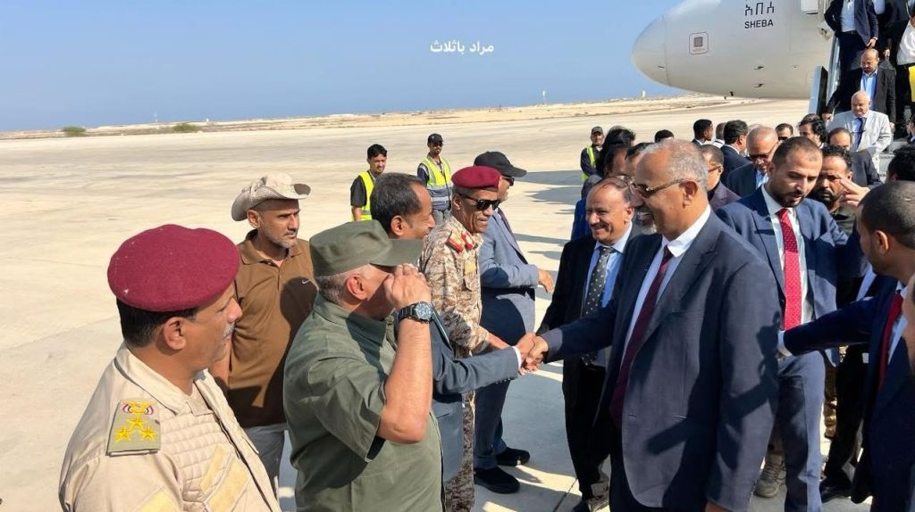 نائب رئيس مجلس القيادة "الزبيدي" يصل المكلا في زيارة تفقدية لحضرموت "صور" نائب رئيس مجلس القيادة "الزبيدي" يصل المكلا في زيارة تفقدية لحضرموت "صور"