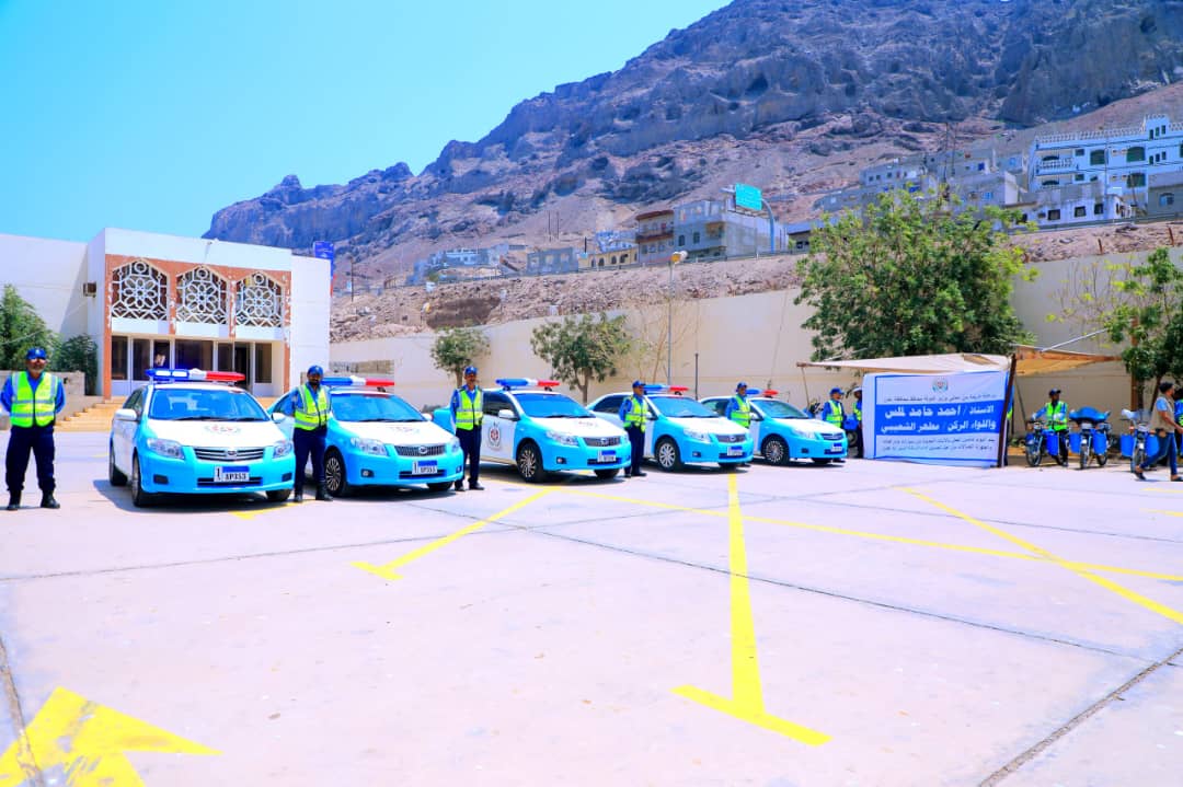لملس والشعيبي يسلمان سيارات ودراجات نارية لشرطة السير بالعاصمة عدن - لملس والشعيبي يسلمان سيارات ودراجات نارية لشرطة السير بالعاصمة عدن -