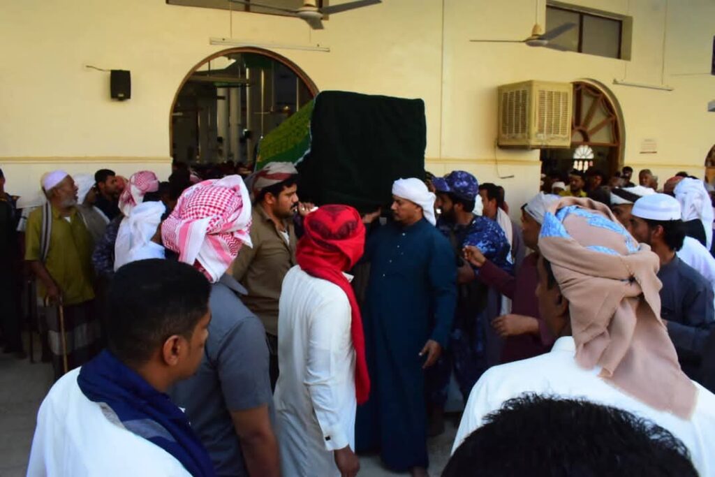 بالصور .. تشييع جثمان الشهيد الجندي محمد عبدالقادر هادي العامري في موكب مهيب يتقدّمه مدير عام الأمن العميد بن حبيش بالصور .. تشييع جثمان الشهيد الجندي محمد عبدالقادر هادي العامري في موكب مهيب يتقدّمه مدير عام الأمن العميد بن حبيش