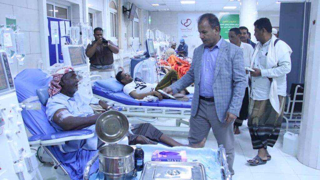 الوكيل العامري يدشن توزيع مساعدات مالية مقدمة من مؤسسة الصالح الوكيل العامري يدشن توزيع مساعدات مالية مقدمة من مؤسسة الصالح