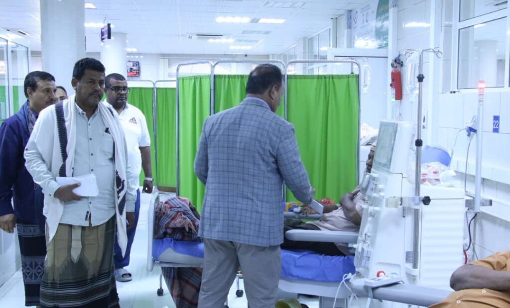 الوكيل العامري يدشن توزيع مساعدات مالية مقدمة من مؤسسة الصالح الوكيل العامري يدشن توزيع مساعدات مالية مقدمة من مؤسسة الصالح