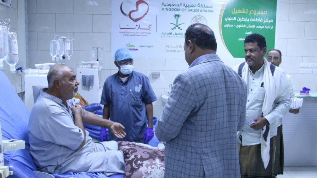 الوكيل العامري يدشن توزيع مساعدات مالية مقدمة من مؤسسة الصالح الوكيل العامري يدشن توزيع مساعدات مالية مقدمة من مؤسسة الصالح