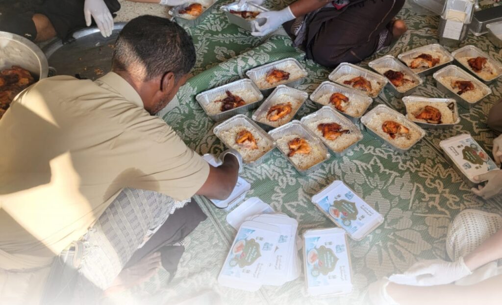 اللجنة الشبابية بمنطقة العقاد تضيء ليالي رمضان بـ"إفطار صائم للبيوت" بفضل سخاء فاعل خير وبتكلفه إجماليه بلغت مليون ومائة ألف ريال يمني اللجنة الشبابية بمنطقة العقاد تضيء ليالي رمضان بـ"إفطار صائم للبيوت" بفضل سخاء فاعل خير وبتكلفه إجماليه بلغت مليون ومائة ألف ريال يمني