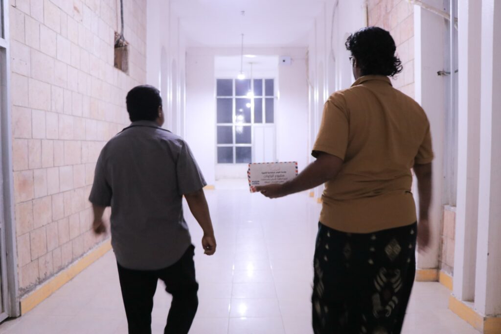 مؤسسة العوامر الإجتماعية التنموية توزع زكوات للمرضى بمستشفى الشحر العام للسنة الثالثة على التوالي مؤسسة العوامر الإجتماعية التنموية توزع زكوات للمرضى بمستشفى الشحر العام للسنة الثالثة على التوالي