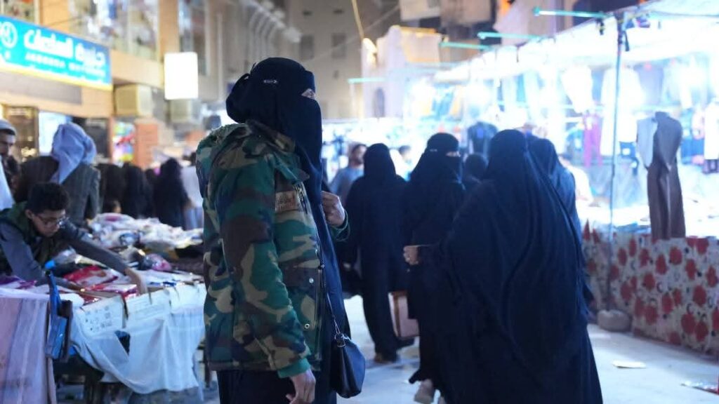 الأجهزة الأمنية بوادي حضرموت تواصل جهودها في تأمين الأسواق وتنظيم حركة السير خلال أواخر الشهر الفضيل "صور" الأجهزة الأمنية بوادي حضرموت تواصل جهودها في تأمين الأسواق وتنظيم حركة السير خلال أواخر الشهر الفضيل "صور"