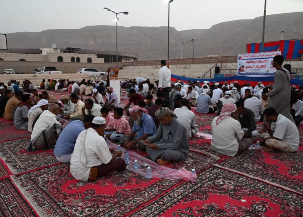 نادي سيئون الرياضي الثقافي الاجتماعي يقيم أمسية رمضانية ويكرّم أبطاله الرياضيين بحضور رسمي واجتماعي واسع نادي سيئون الرياضي الثقافي الاجتماعي يقيم أمسية رمضانية ويكرّم أبطاله الرياضيين بحضور رسمي واجتماعي واسع