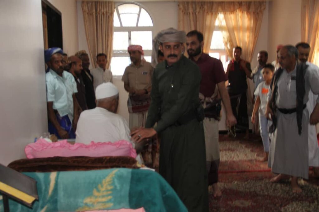 مدير عام الأمن والشرطة م حضرموت الوادي والصحراء و رئيس أركان المنطقة العسكرية الاولى يقدموا واجب العزاء في وفاة العقيد القاضي محمد عاشور عمرون مدير عام الأمن والشرطة م حضرموت الوادي والصحراء و رئيس أركان المنطقة العسكرية الاولى يقدموا واجب العزاء في وفاة العقيد القاضي محمد عاشور عمرون