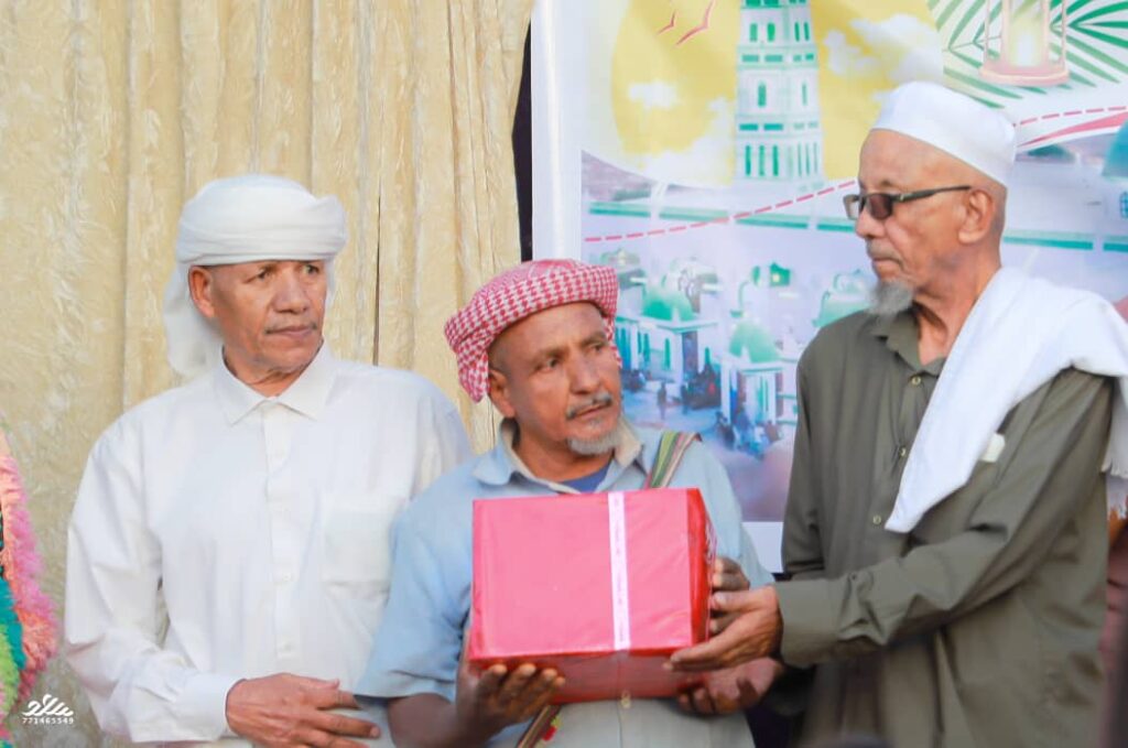 بهتافات الصغار ومشاركة الكبار فرحتهم ..تاربة تحيي احتفالية ختم ليلة 27 رمضان بمسجد الجامع بالبلاد بهتافات الصغار ومشاركة الكبار فرحتهم ..تاربة تحيي احتفالية ختم ليلة 27 رمضان بمسجد الجامع بالبلاد