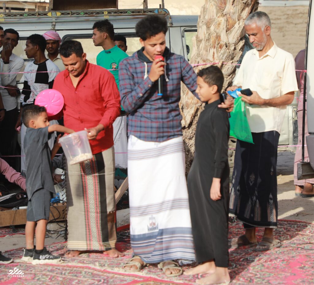 بهتافات الصغار ومشاركة الكبار فرحتهم ..تاربة تحيي احتفالية ختم ليلة 27 رمضان بمسجد الجامع بالبلاد بهتافات الصغار ومشاركة الكبار فرحتهم ..تاربة تحيي احتفالية ختم ليلة 27 رمضان بمسجد الجامع بالبلاد