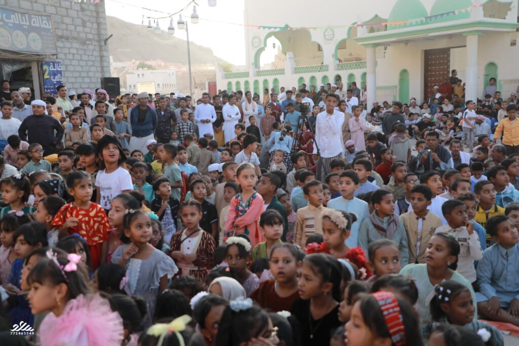 بهتافات الصغار ومشاركة الكبار فرحتهم ..تاربة تحيي احتفالية ختم ليلة 27 رمضان بمسجد الجامع بالبلاد بهتافات الصغار ومشاركة الكبار فرحتهم ..تاربة تحيي احتفالية ختم ليلة 27 رمضان بمسجد الجامع بالبلاد