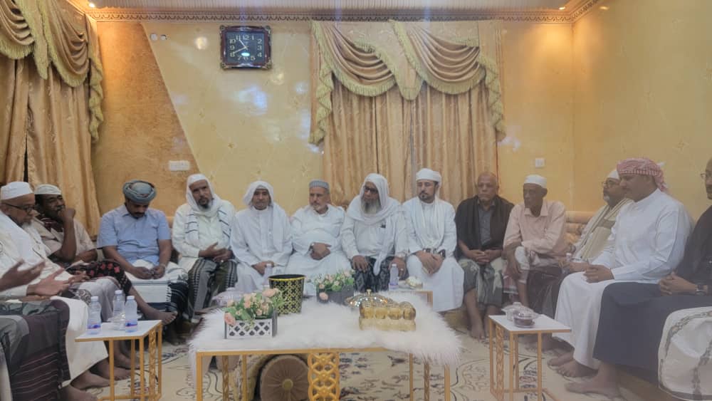 رئيس وأعضاء الهيئة الإدارية لفريق الأهلي بتاربة وعقال وشخصيات منطقة البلاد بتاربة يقدمون واجب العزاء والمواساة لأسرة المغفور له إن شاء الله الشيخ حسين بن عوض بن خميس العامري رئيس وأعضاء الهيئة الإدارية لفريق الأهلي بتاربة وعقال وشخصيات منطقة البلاد بتاربة يقدمون واجب العزاء والمواساة لأسرة المغفور له إن شاء الله الشيخ حسين بن عوض بن خميس العامري