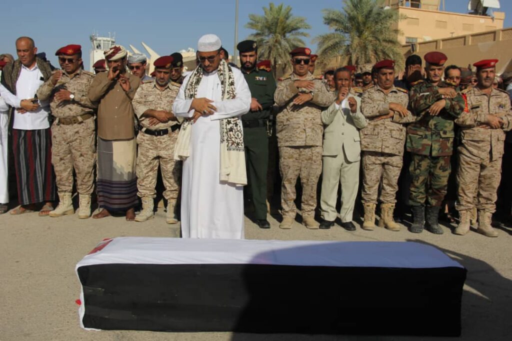 استقبال مهيب ورسمي لجثمان الفقيد العميد القاضي/ محمد عاشور عمرون في مطار سيئون الدولي . استقبال مهيب ورسمي لجثمان الفقيد العميد القاضي/ محمد عاشور عمرون في مطار سيئون الدولي .