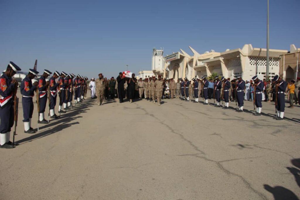 استقبال مهيب ورسمي لجثمان الفقيد العميد القاضي/ محمد عاشور عمرون في مطار سيئون الدولي . استقبال مهيب ورسمي لجثمان الفقيد العميد القاضي/ محمد عاشور عمرون في مطار سيئون الدولي .