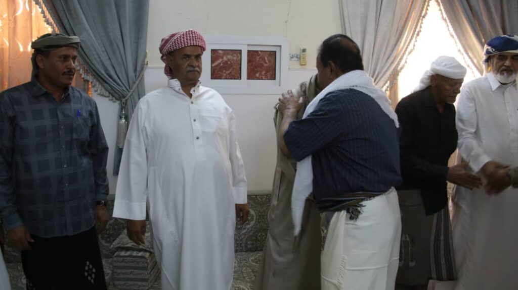 وكيل المحافظة يقدم واجب العزاء لمدير عام جهاز الامن القومي بوادي وصحراء حضرموت في وفاة والدته وكيل المحافظة يقدم واجب العزاء لمدير عام جهاز الامن القومي بوادي وصحراء حضرموت في وفاة والدته