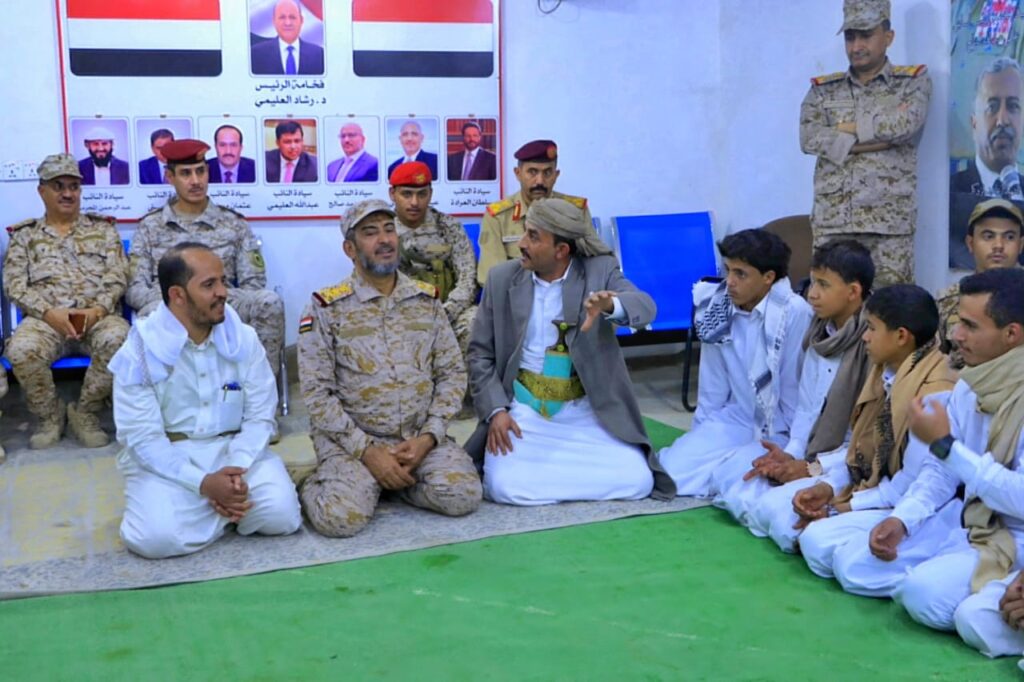 رئيس هيئة الأركان الفريق الركن صغير بن عزيز يكرّم 100 حافظ للقرآن بمأرب رئيس هيئة الأركان الفريق الركن صغير بن عزيز يكرّم 100 حافظ للقرآن بمأرب