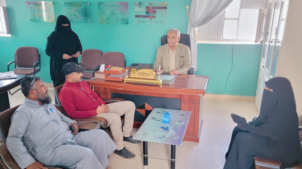 مدير عام سيئون يتفقد الترتيبات النهائية لتنفيذ مشروع تزويد عددا من المرافق التعليمية والخدمية بأنظمة طاقة شمسية وتغذية إنارة الشوارع الرئيسية بمدينة سيئون. مدير عام سيئون يتفقد الترتيبات النهائية لتنفيذ مشروع تزويد عددا من المرافق التعليمية والخدمية بأنظمة طاقة شمسية وتغذية إنارة الشوارع الرئيسية بمدينة سيئون.