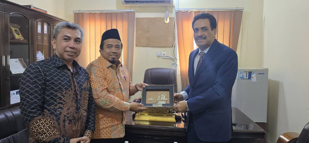 السفير بلفقيه يلتقي القنصل الاندونيسي لدى اليمن والوفد المرافق لها السفير بلفقيه يلتقي القنصل الاندونيسي لدى اليمن والوفد المرافق لها