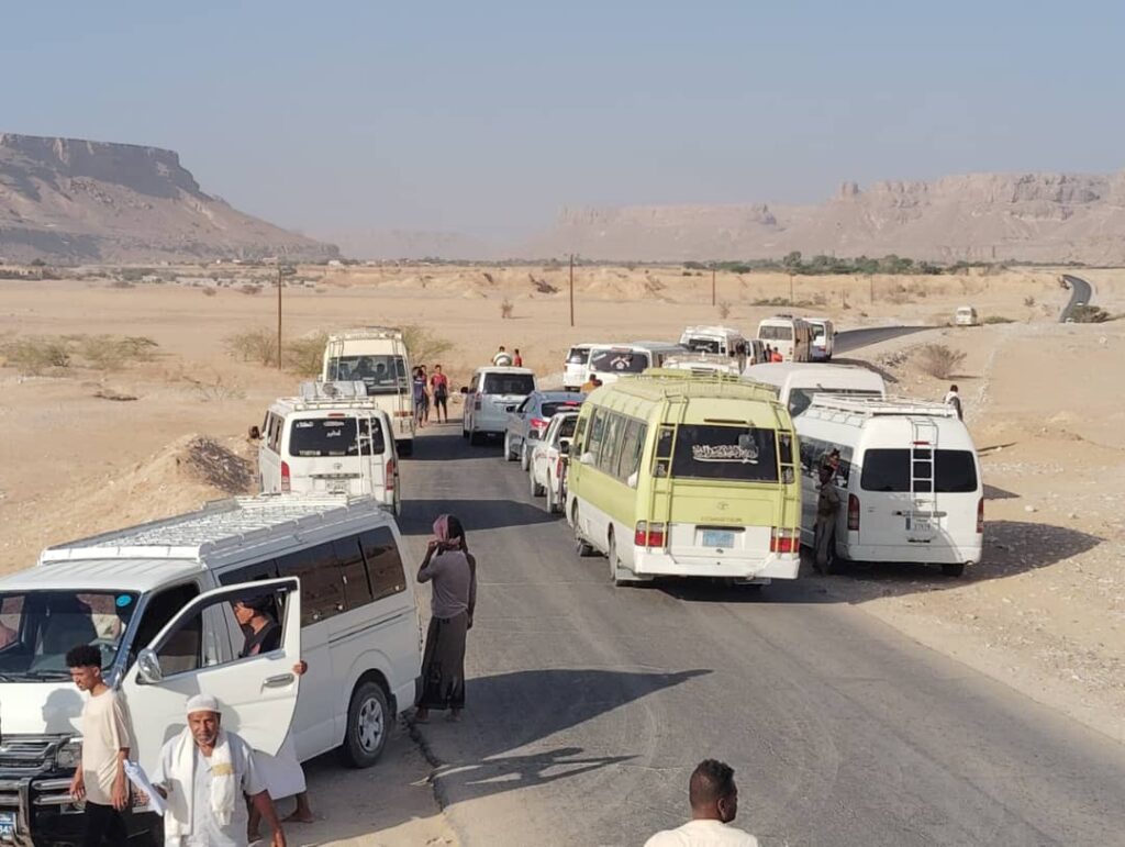 مديرية سيئون تنطلق بموكب جماهيري حاشد صوب مدينة المكلا للمشاركة في فعالية "حضرموت أولاً" مديرية سيئون تنطلق بموكب جماهيري حاشد صوب مدينة المكلا للمشاركة في فعالية "حضرموت أولاً"