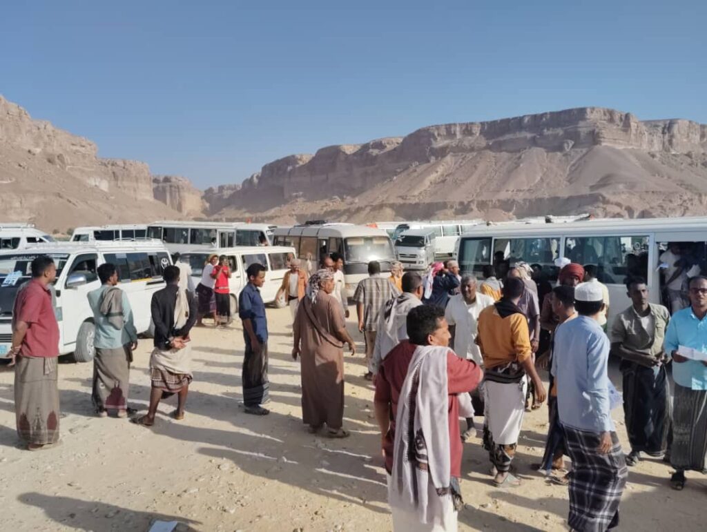 مديرية سيئون تنطلق بموكب جماهيري حاشد صوب مدينة المكلا للمشاركة في فعالية "حضرموت أولاً" مديرية سيئون تنطلق بموكب جماهيري حاشد صوب مدينة المكلا للمشاركة في فعالية "حضرموت أولاً"