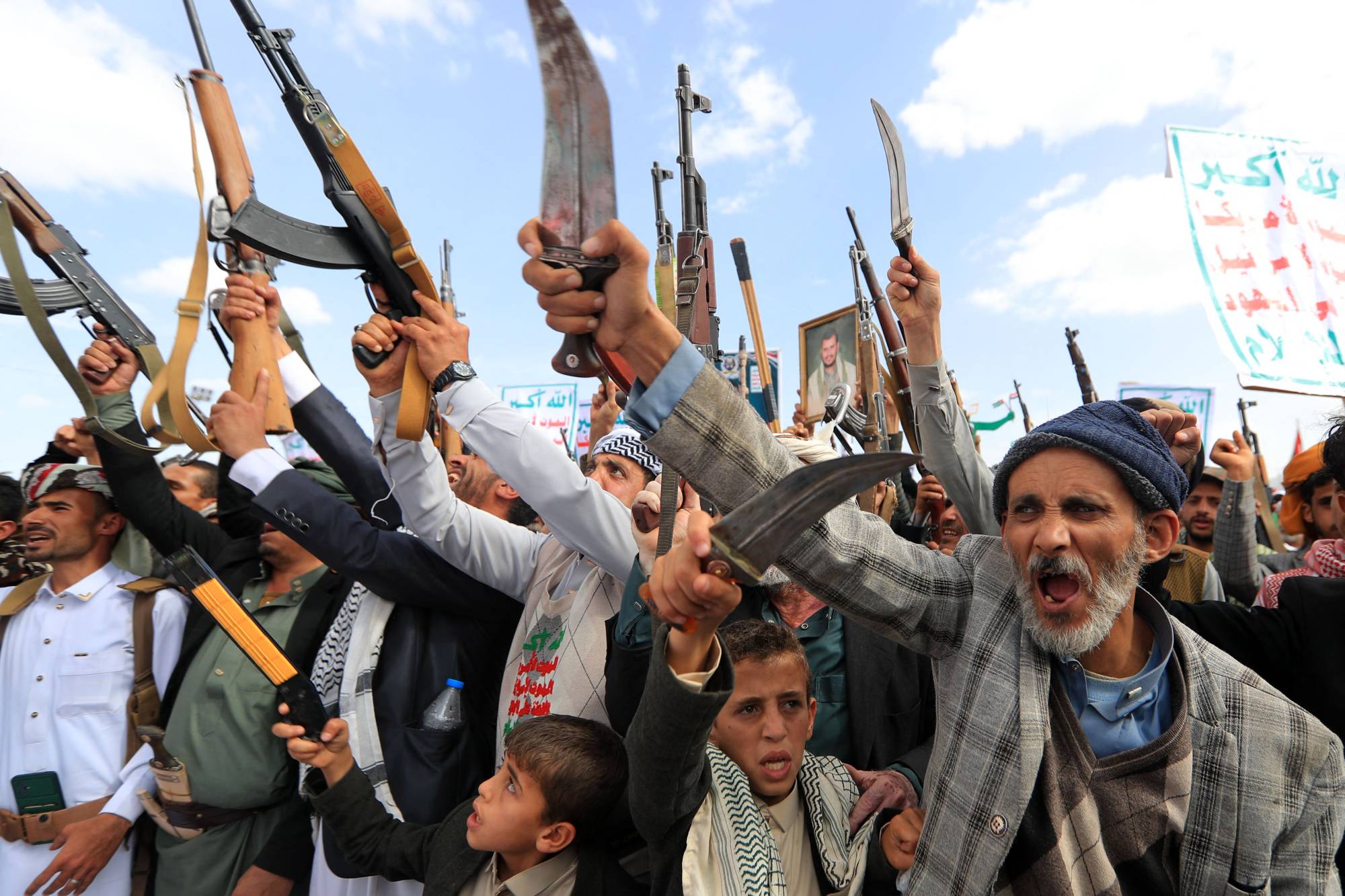 الضربات الأميركية ضد الحوثيين تمتد لتشمل 5 محافظات يمنية - الضربات الأميركية ضد الحوثيين تمتد لتشمل 5 محافظات يمنية -