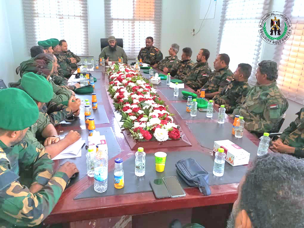 العميد الوالي يترأس اجتماعًا أمنيًا موسعًا بقيادة وضباط قوات الحزام الأمني في لحج - العميد الوالي يترأس اجتماعًا أمنيًا موسعًا بقيادة وضباط قوات الحزام الأمني في لحج -