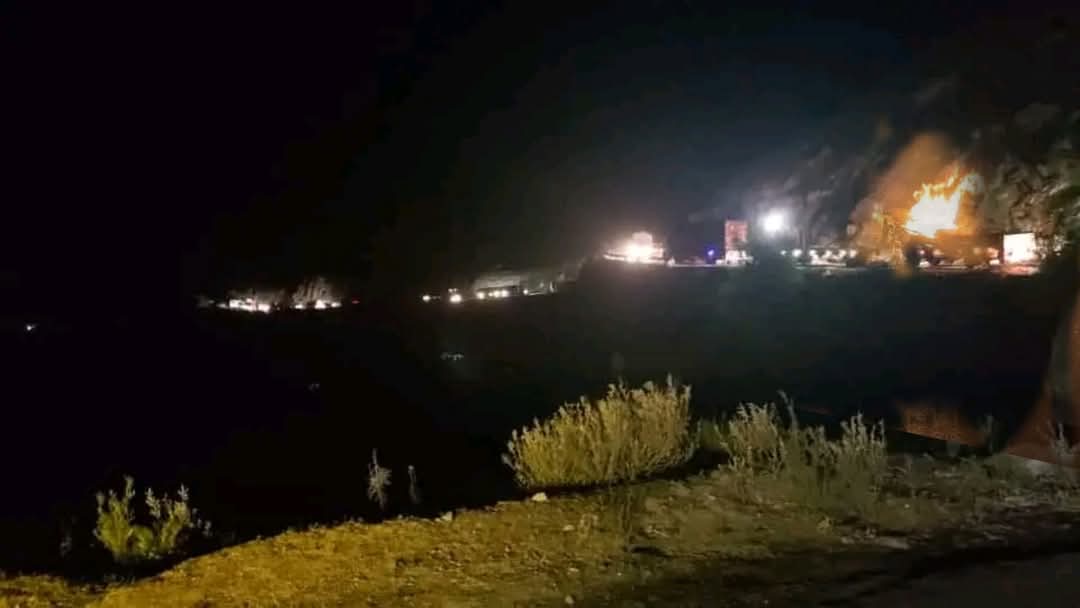 الطيران الأمريكي يستهدف رتل عسكري وشبكة اتصالات بصنعاء الطيران الأمريكي يستهدف رتل عسكري وشبكة اتصالات بصنعاء