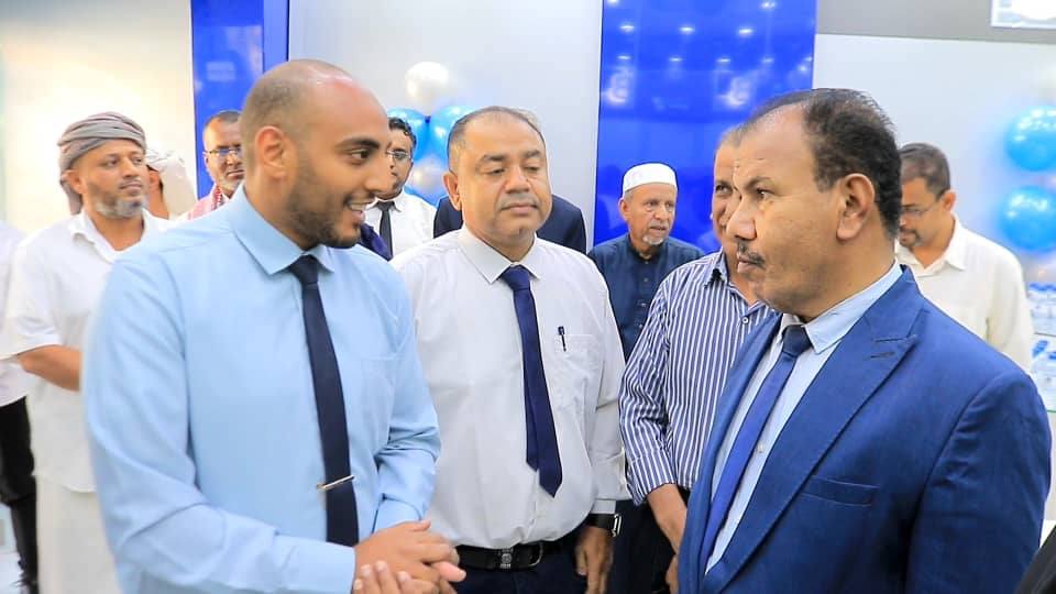 وكيل المحافظة يفتتح فرع بنك البسيري للتمويل الأصغر بمدينة سيئون وكيل المحافظة يفتتح فرع بنك البسيري للتمويل الأصغر بمدينة سيئون