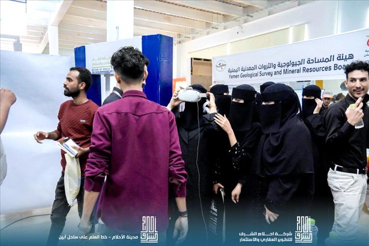 اخبار عدن - رئيس مجلس إدارة صندوق الطرق معين الماس يقوم بزيارة ركن شركة أحلام الشرق للتطوير العقاري اخبار عدن - رئيس مجلس إدارة صندوق الطرق معين الماس يقوم بزيارة ركن شركة أحلام الشرق للتطوير العقاري