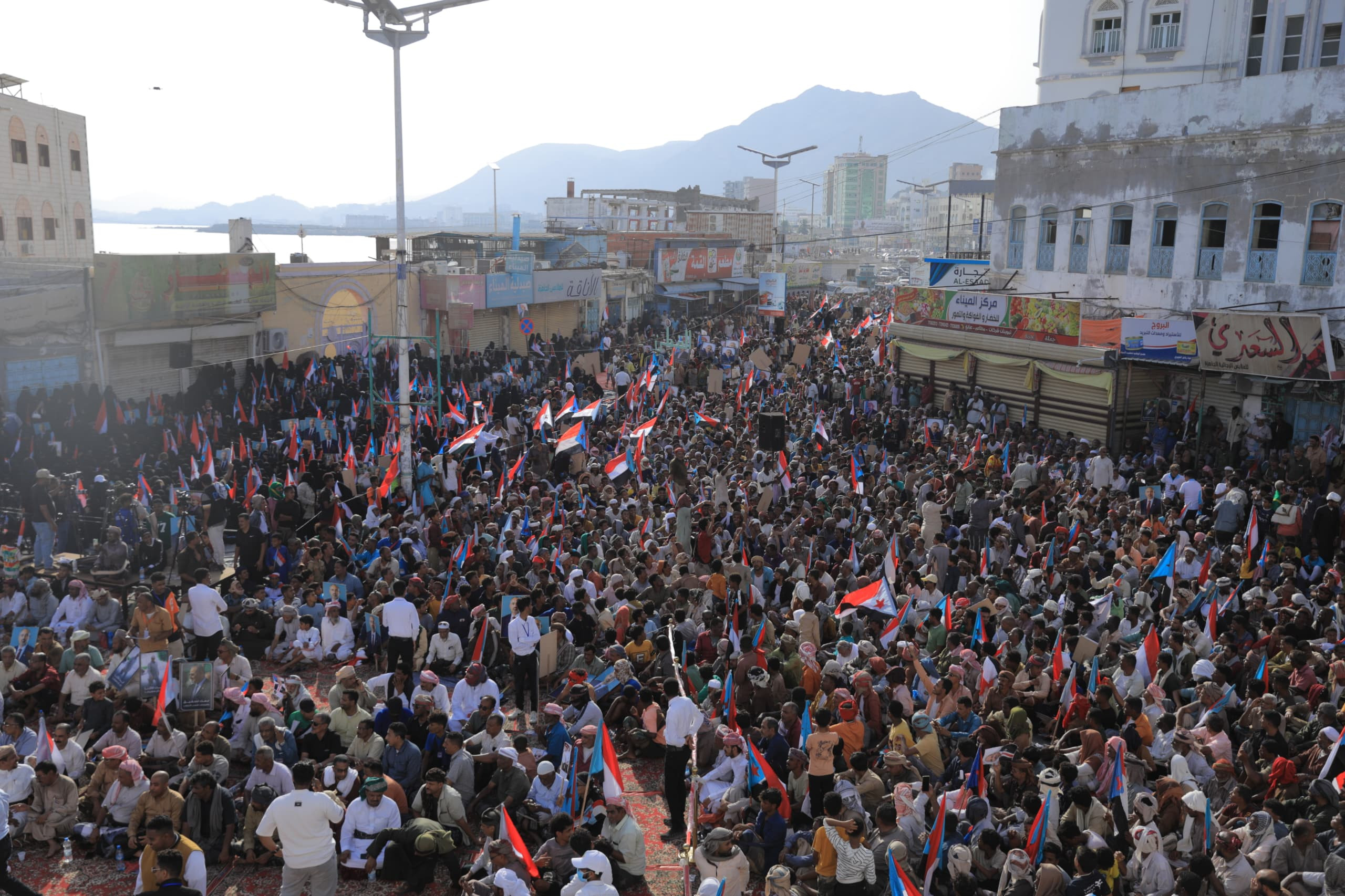 بمشاركة قيادات من المجلس.. حضرموت تحيي الذكرى التاسعة لتحرير ساحل حضرموت بمليونية "حضرموت أولًا" دعمًا للنخبة الحضرمية بمشاركة قيادات من المجلس.. حضرموت تحيي الذكرى التاسعة لتحرير ساحل حضرموت بمليونية "حضرموت أولًا" دعمًا للنخبة الحضرمية