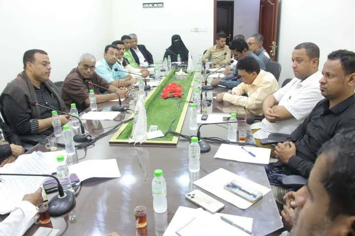 في اجتماعه الدوري والاستثنائي المشترك .. مكتب مؤتمر حضرموت الجامع بالوادي والصحراء يعلن مساندته ومشاركته الفاعلة لما دعا له حلف قبائل حضرموت يوم السبت القادم للقاء العام الموسع لأبناء حضرموت في اجتماعه الدوري والاستثنائي المشترك .. مكتب مؤتمر حضرموت الجامع بالوادي والصحراء يعلن مساندته ومشاركته الفاعلة لما دعا له حلف قبائل حضرموت يوم السبت القادم للقاء العام الموسع لأبناء حضرموت