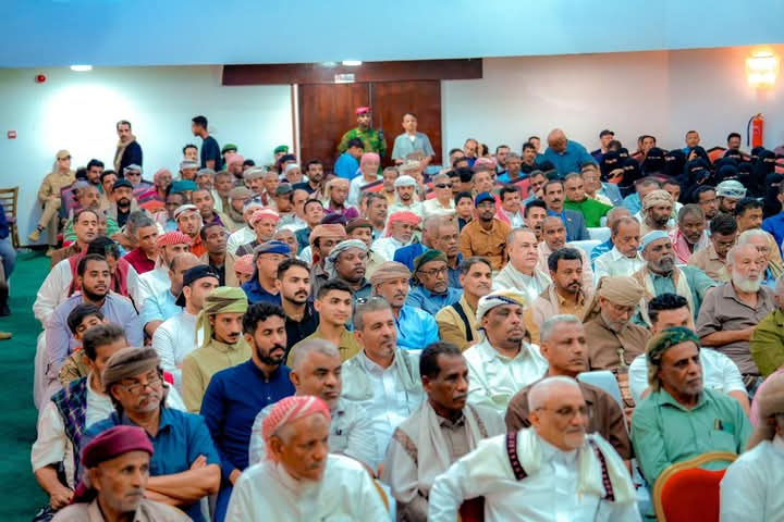 بن بريك يترأس لقاءً موسعًا للمشائخ والشخصيات الاجتماعية في حضرموت بن بريك يترأس لقاءً موسعًا للمشائخ والشخصيات الاجتماعية في حضرموت