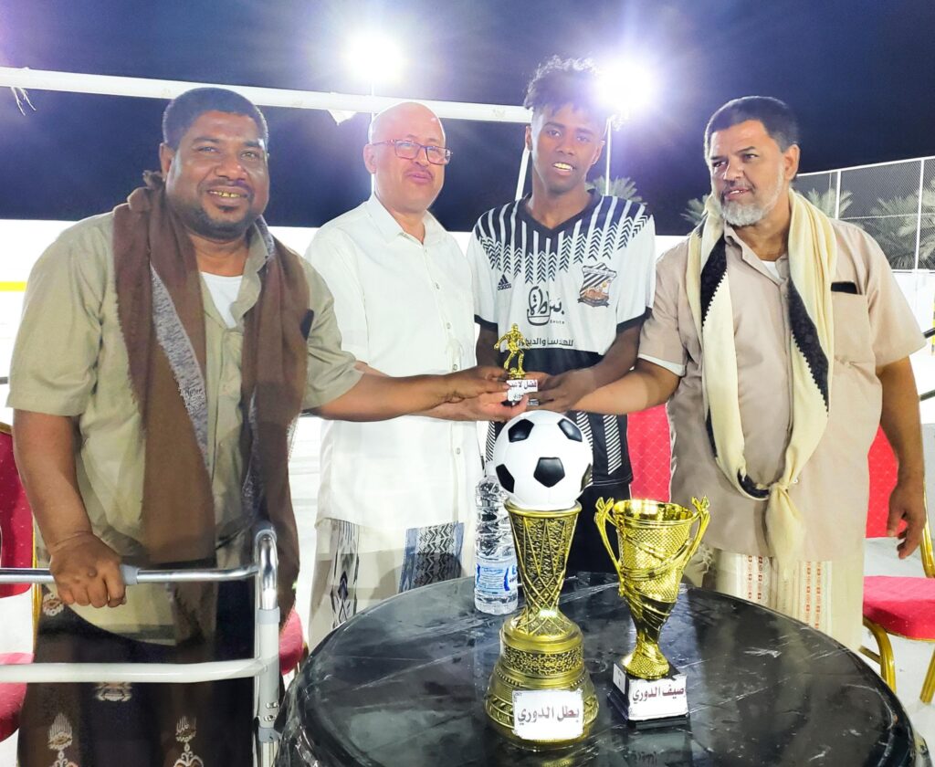 حسان السحيل يتوج بلقب بطولة "زعيم سيئون" بركلات الترجيح حسان السحيل يتوج بلقب بطولة "زعيم سيئون" بركلات الترجيح