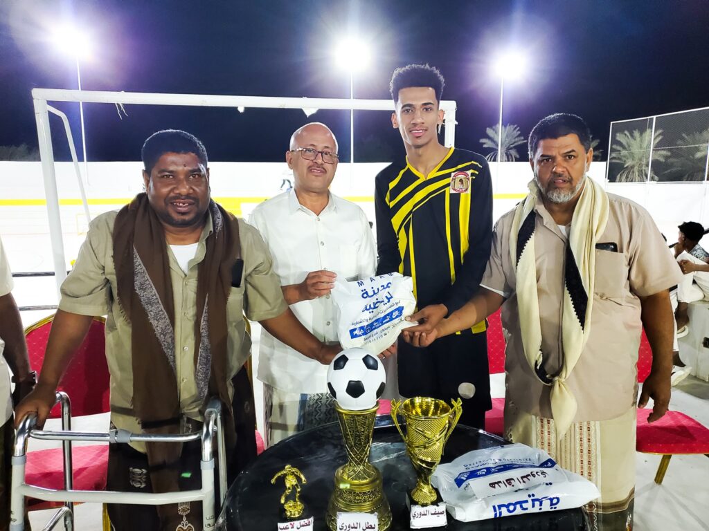 حسان السحيل يتوج بلقب بطولة "زعيم سيئون" بركلات الترجيح حسان السحيل يتوج بلقب بطولة "زعيم سيئون" بركلات الترجيح