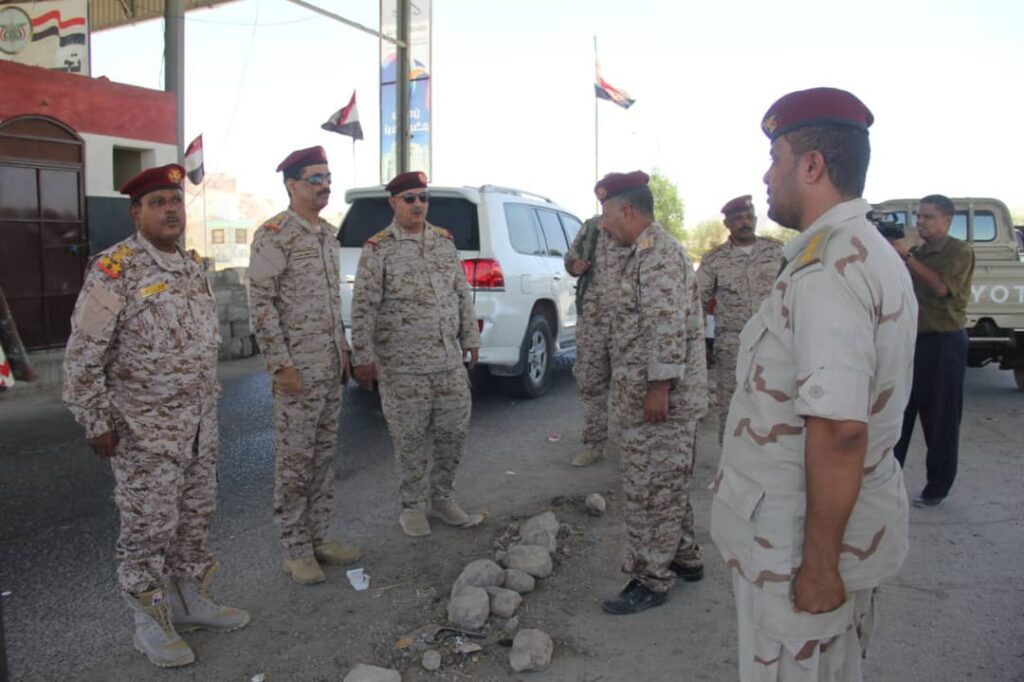 مساعد وزير الدفاع اللواء الركن باتيس يزور مواقع المنطقة العسكرية الأولى واللواء 101 شرطة جوية بمناسبة عيد الفطر مساعد وزير الدفاع اللواء الركن باتيس يزور مواقع المنطقة العسكرية الأولى واللواء 101 شرطة جوية بمناسبة عيد الفطر