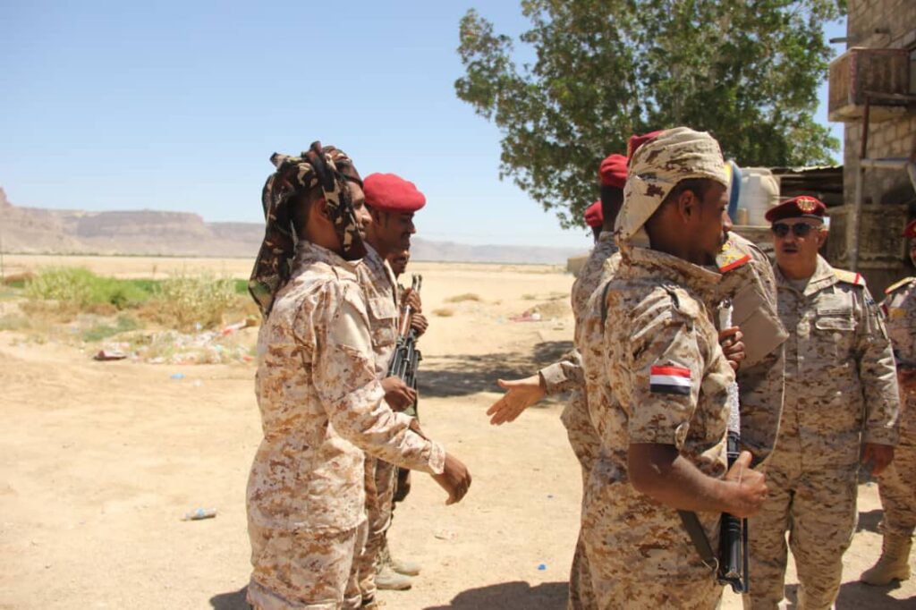 مساعد وزير الدفاع اللواء الركن باتيس يزور مواقع المنطقة العسكرية الأولى واللواء 101 شرطة جوية بمناسبة عيد الفطر مساعد وزير الدفاع اللواء الركن باتيس يزور مواقع المنطقة العسكرية الأولى واللواء 101 شرطة جوية بمناسبة عيد الفطر