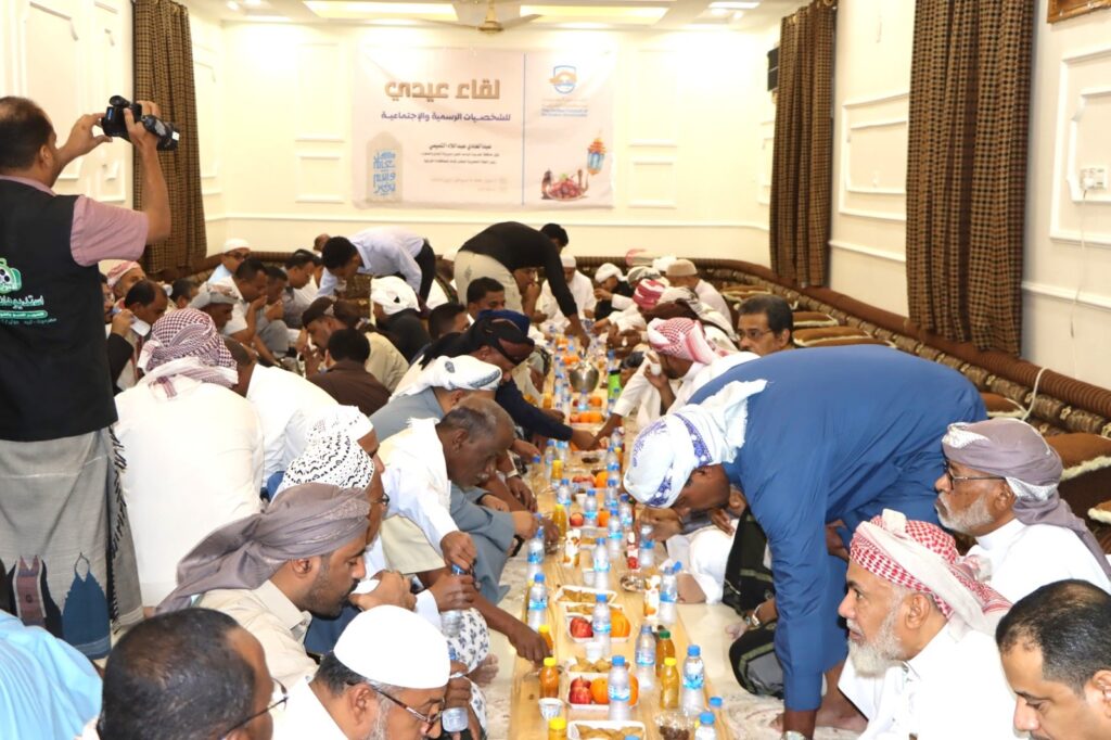 في اللقاء العيدي الذي دعا له وكيل محافظة حضرموت المساعد لشئون مديريات الوادي والصحراء رئيس اللجنة التحضيرية للمجلس الموحد للمحافظات الشرقية الأستاذ / عبدالهادي التميمي : قيادات المكونات الحزبية والمجتمعية والشخصيات الاجتماعية بحضرموت الوادي يؤكدون على أهمية توحيد الصف في اللقاء العيدي الذي دعا له وكيل محافظة حضرموت المساعد لشئون مديريات الوادي والصحراء رئيس اللجنة التحضيرية للمجلس الموحد للمحافظات الشرقية الأستاذ / عبدالهادي التميمي : قيادات المكونات الحزبية والمجتمعية والشخصيات الاجتماعية بحضرموت الوادي يؤكدون على أهمية توحيد الصف