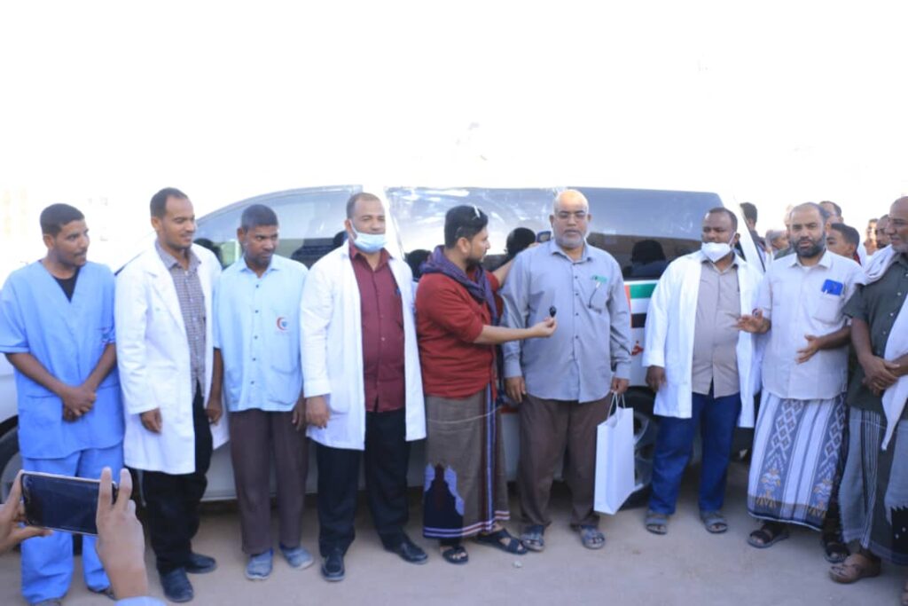 تسليم سيارة إسعاف لمركز اليرموك الصحي م/تريم مسيلة آل شيخ بحضور رسمي وشعبي تسليم سيارة إسعاف لمركز اليرموك الصحي م/تريم مسيلة آل شيخ بحضور رسمي وشعبي