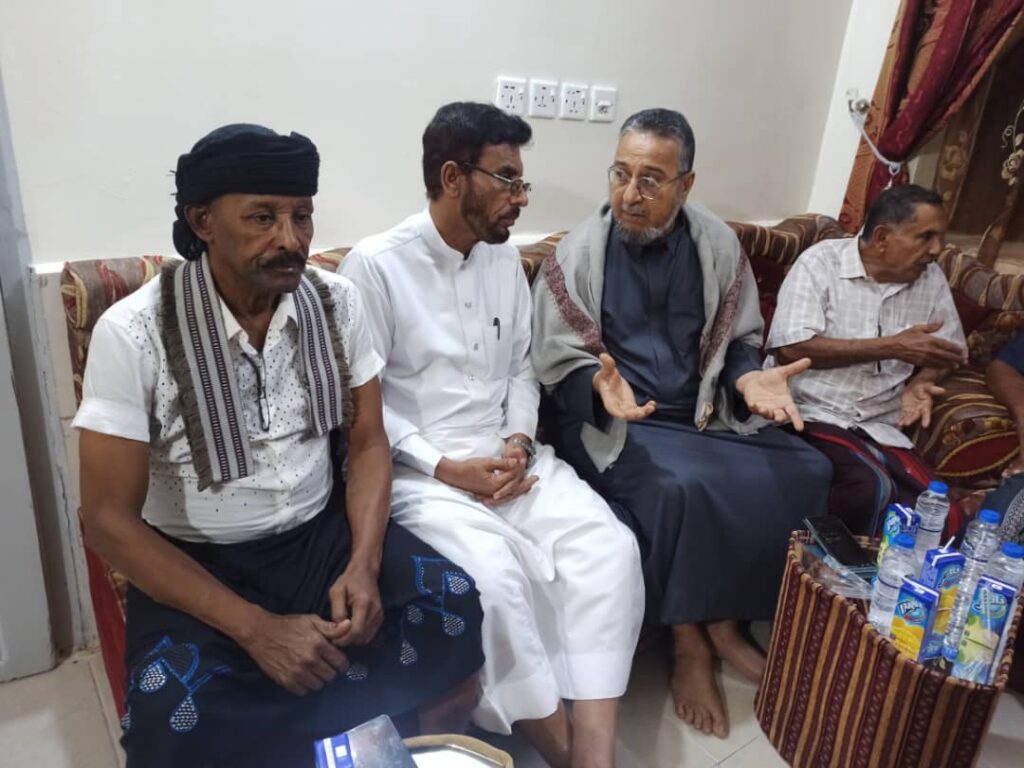 ابناء قبائل العوامر بساحل حضرموت يقيمون عوادهم السنوي في بيت رئيس مؤسسة العوامر التنموية الشيخ حسين غالب العامري بمدينة المكلا "صور" ابناء قبائل العوامر بساحل حضرموت يقيمون عوادهم السنوي في بيت رئيس مؤسسة العوامر التنموية الشيخ حسين غالب العامري بمدينة المكلا "صور"