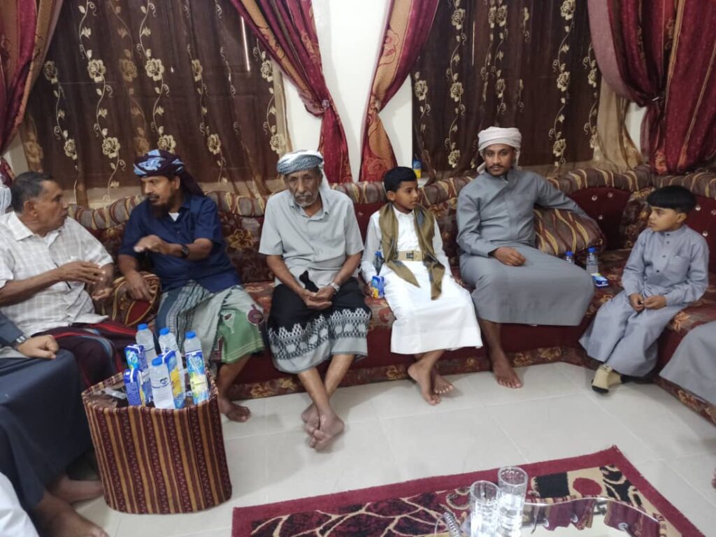 ابناء قبائل العوامر بساحل حضرموت يقيمون عوادهم السنوي في بيت رئيس مؤسسة العوامر التنموية الشيخ حسين غالب العامري بمدينة المكلا "صور" ابناء قبائل العوامر بساحل حضرموت يقيمون عوادهم السنوي في بيت رئيس مؤسسة العوامر التنموية الشيخ حسين غالب العامري بمدينة المكلا "صور"