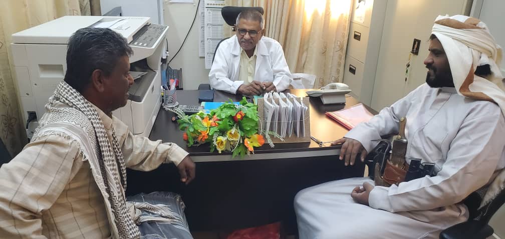 مدير المركز الصحي الإسعافي بتاربة يستقبل الشخصية الاجتماعية الشيخ اديب البخيت العامريفي زيارة للمركز مدير المركز الصحي الإسعافي بتاربة يستقبل الشخصية الاجتماعية الشيخ اديب البخيت العامريفي زيارة للمركز