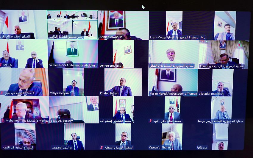 رئيس مجلس القيادة يجتمع بقيادات وزارة الخارجية ورؤساء البعثات الدبلوماسية في الخارج رئيس مجلس القيادة يجتمع بقيادات وزارة الخارجية ورؤساء البعثات الدبلوماسية في الخارج