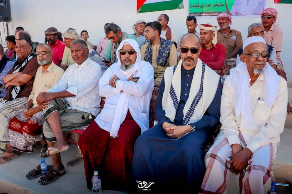 اهلي تاربة من شبام ينتزع كأس البطولة ويتوج بطلا لبطولة كأس الفقيد محمد عفيف اهلي تاربة من شبام ينتزع كأس البطولة ويتوج بطلا لبطولة كأس الفقيد محمد عفيف