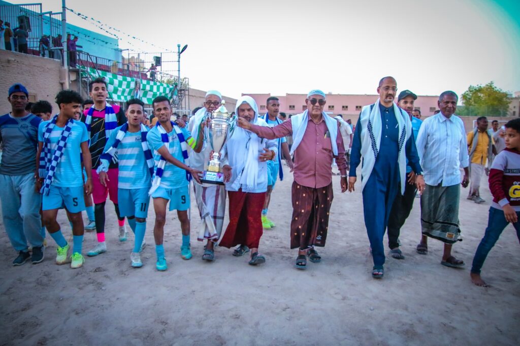 اهلي تاربة من شبام ينتزع كأس البطولة ويتوج بطلا لبطولة كأس الفقيد محمد عفيف اهلي تاربة من شبام ينتزع كأس البطولة ويتوج بطلا لبطولة كأس الفقيد محمد عفيف