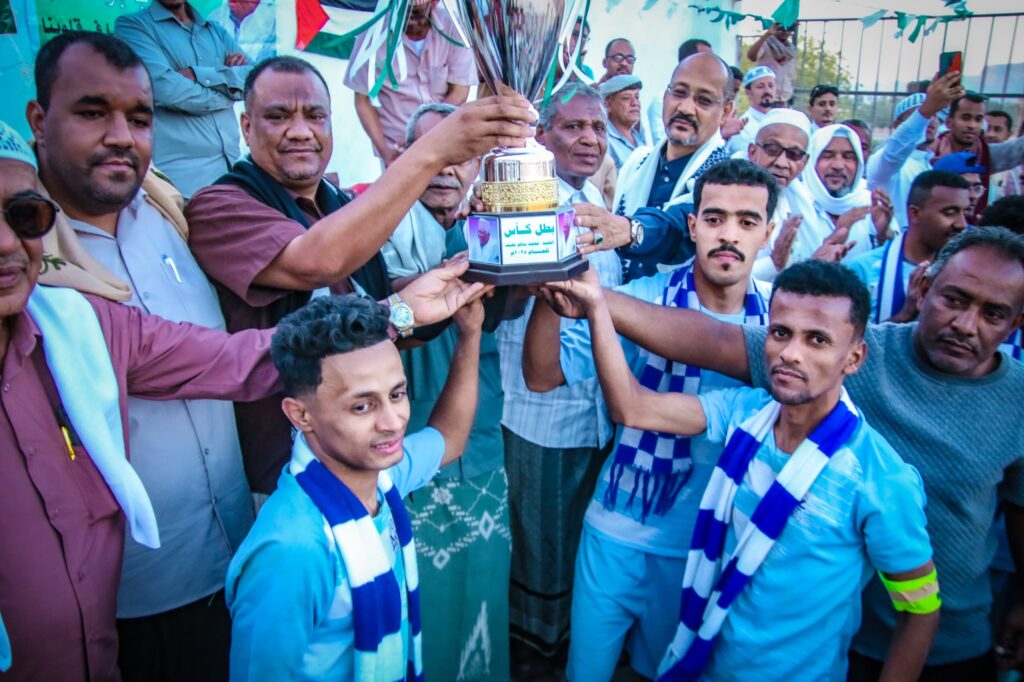 اهلي تاربة من شبام ينتزع كأس البطولة ويتوج بطلا لبطولة كأس الفقيد محمد عفيف اهلي تاربة من شبام ينتزع كأس البطولة ويتوج بطلا لبطولة كأس الفقيد محمد عفيف