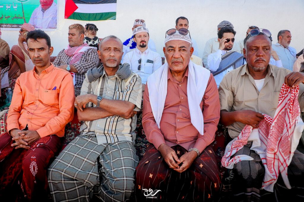 اهلي تاربة من شبام ينتزع كأس البطولة ويتوج بطلا لبطولة كأس الفقيد محمد عفيف اهلي تاربة من شبام ينتزع كأس البطولة ويتوج بطلا لبطولة كأس الفقيد محمد عفيف