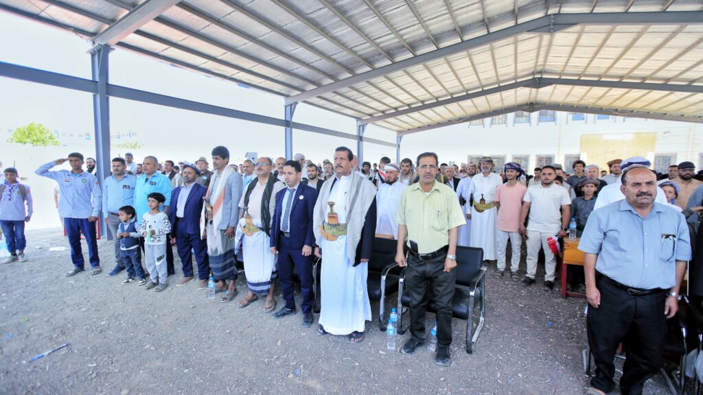 وكيل مأرب يضع حجر الأساس لمشروع بناء 18 فصلا إضافيا في مدرسة الروضة بتمويل كويتي. وكيل مأرب يضع حجر الأساس لمشروع بناء 18 فصلا إضافيا في مدرسة الروضة بتمويل كويتي.