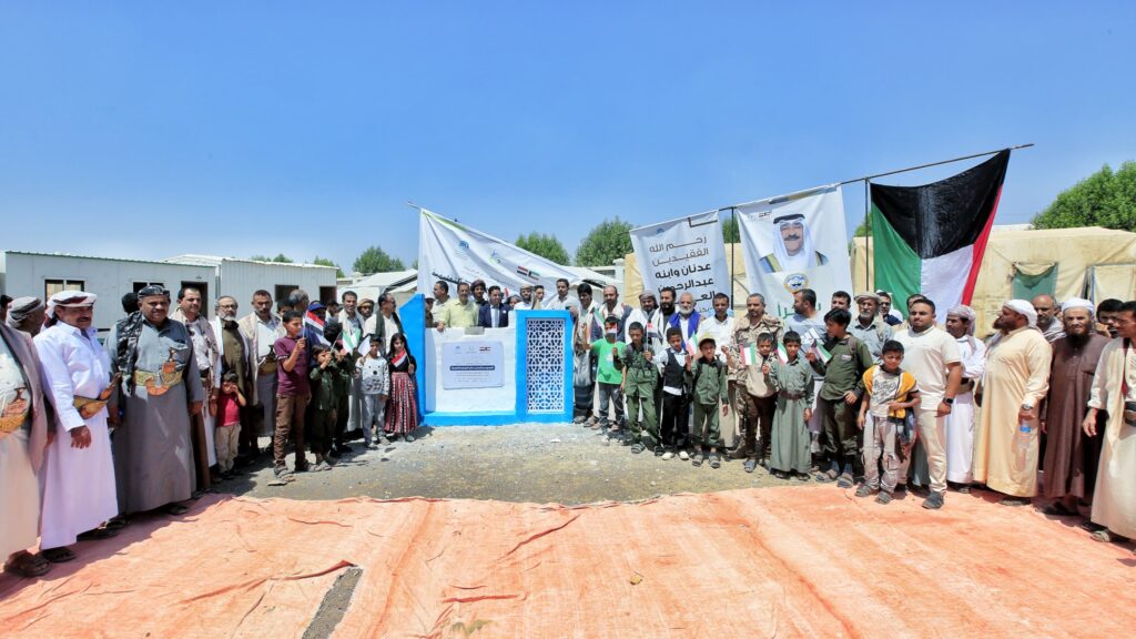 وكيل مأرب يضع حجر الأساس لمشروع بناء 18 فصلا إضافيا في مدرسة الروضة بتمويل كويتي. وكيل مأرب يضع حجر الأساس لمشروع بناء 18 فصلا إضافيا في مدرسة الروضة بتمويل كويتي.