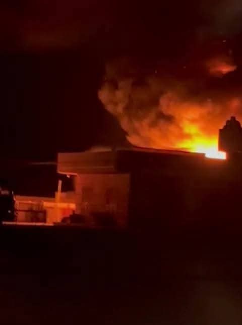 الدفاع المدني بوادي حضرموت يسيطر على حريق هائل في محطة مجمع الوادي للمحروقات بسيئون الدفاع المدني بوادي حضرموت يسيطر على حريق هائل في محطة مجمع الوادي للمحروقات بسيئون